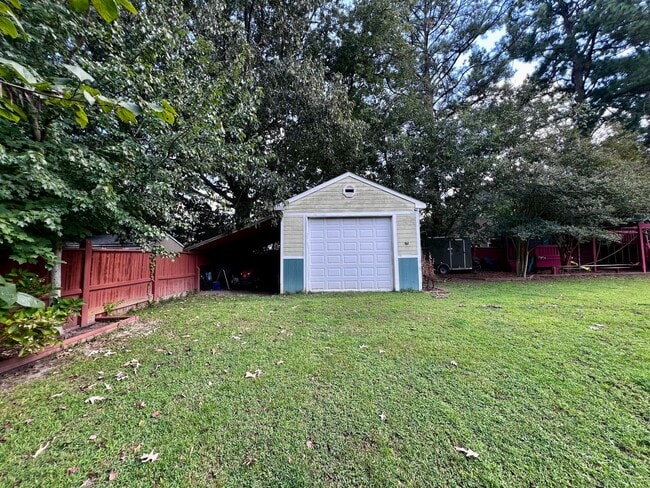 Building Photo - Love Where You Live in Lake Shores!