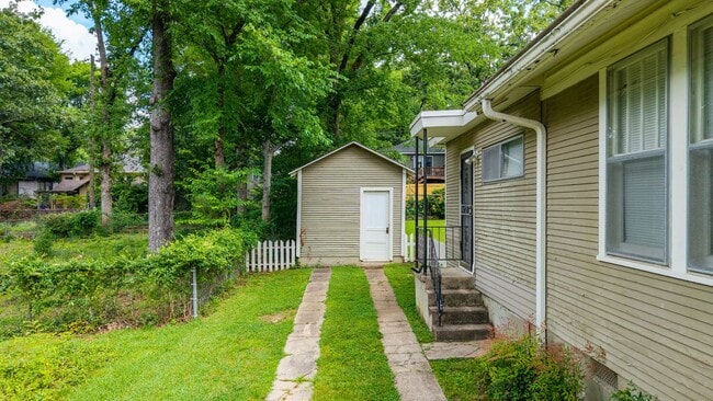 Building Photo - 5110 Lee Ave