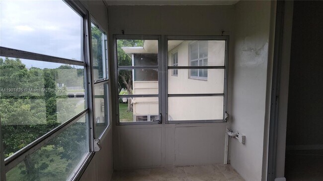 Building Photo - 4731 NW 10th Ct