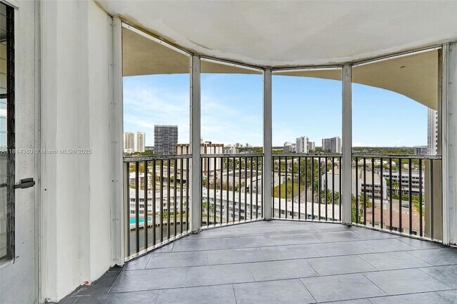 Building Photo - 100 Golden Isles Dr