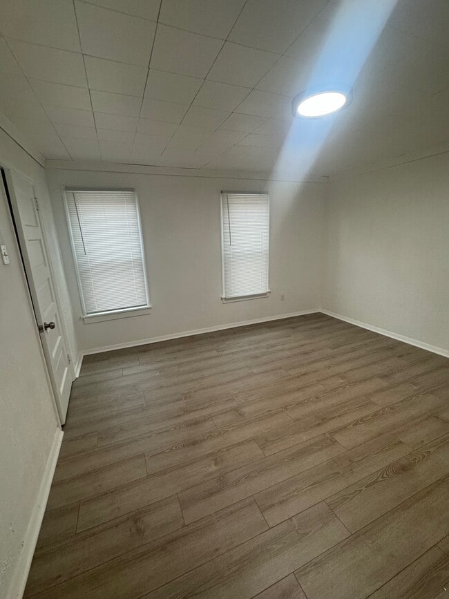 Building Photo - 250 Seneca St