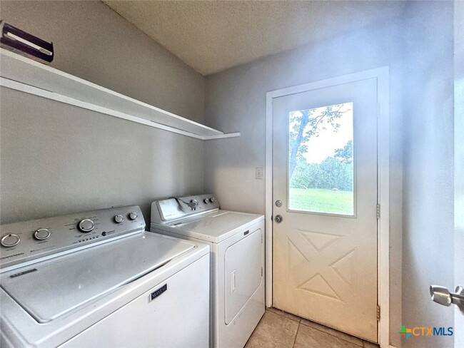 Building Photo - 501 Ridge Dr