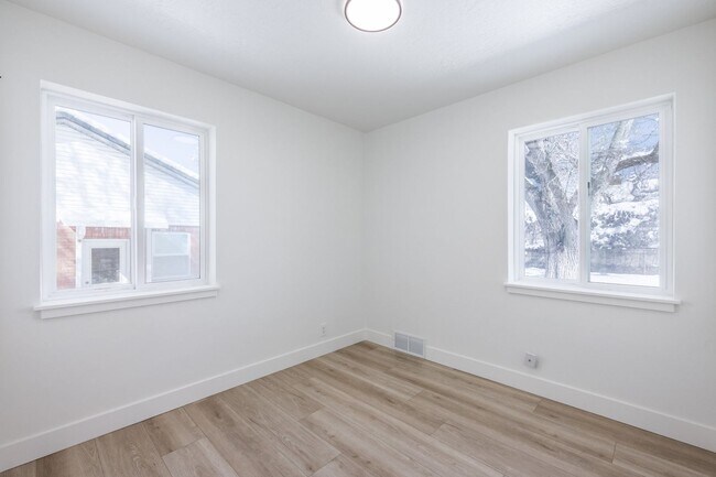 Building Photo - Beautifully Updated 3-Bedroom Home with Modern Upgrades & Spacious Backyard