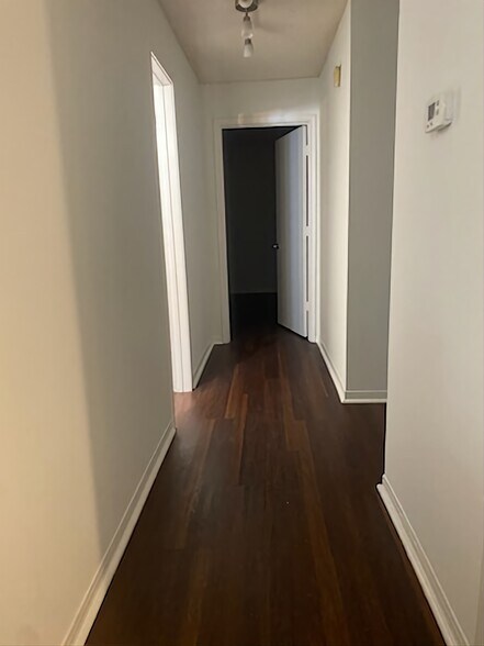 Building Photo - 2011 N Highway 17