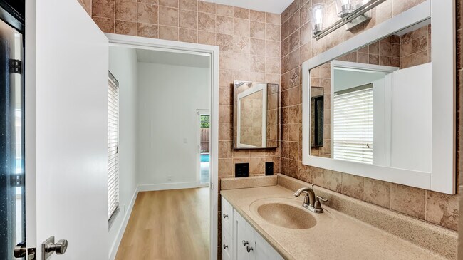 Building Photo - 20977 Country Creek Dr