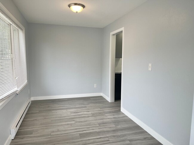 Building Photo - 2 Bedroom, 2 Bathroom + Den Ballard Duplex!