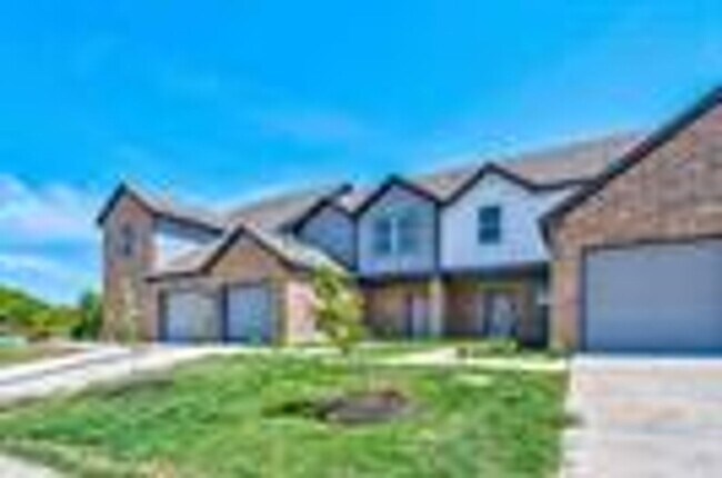 Building Photo - 3258 Wexford Dr