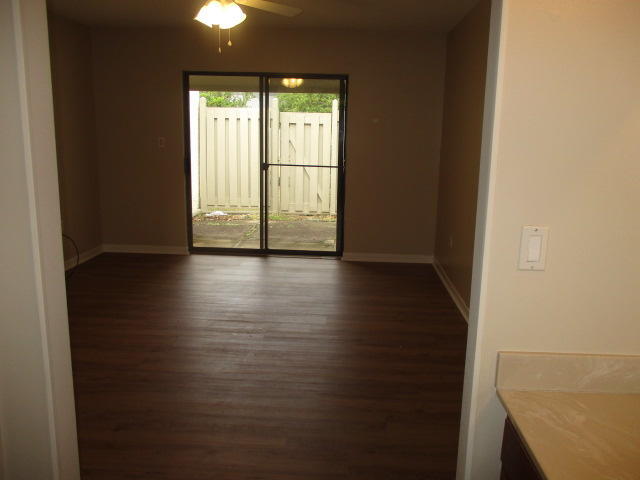 Building Photo - 700 Bay Dr