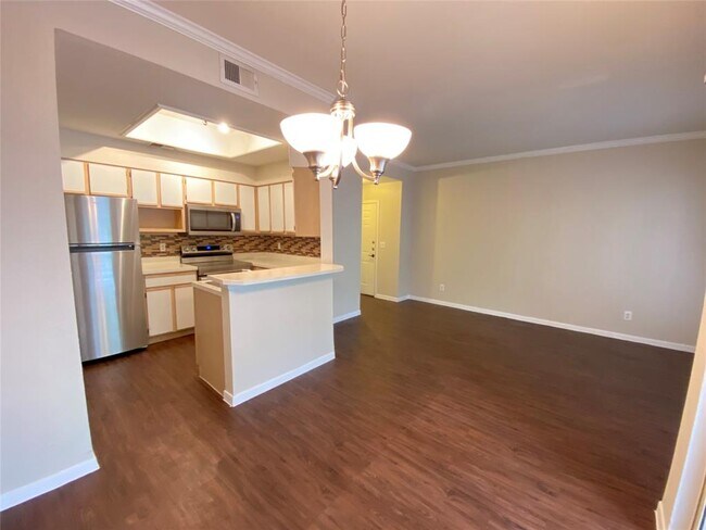 Building Photo - 6000-14 Shepherd Mountain Cove