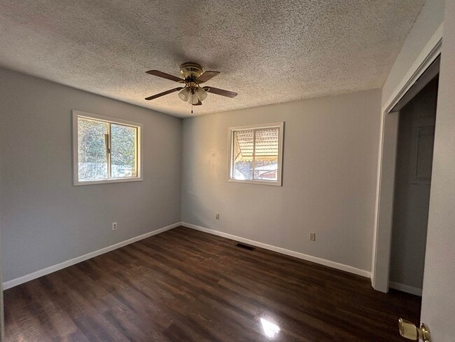 Building Photo - 25 Arrowhead Dr