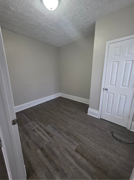 Building Photo - 492 E Markison Ave