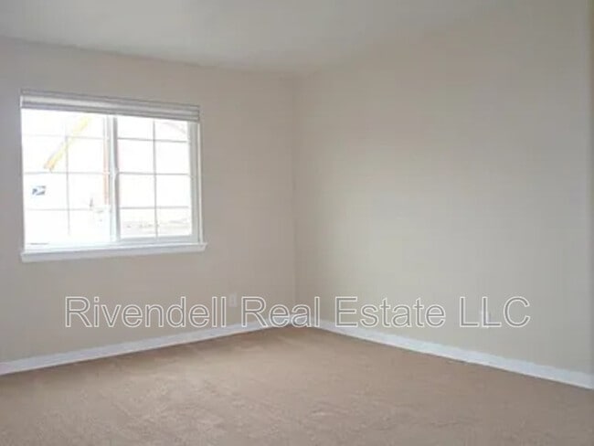 Building Photo - 765 Canyon Dr