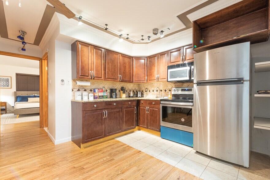 Building Photo - 74 69th St