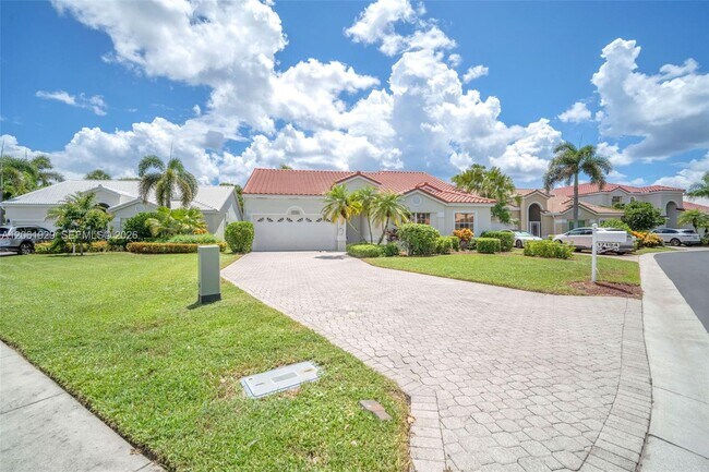 Building Photo - 17194 Ventana Dr