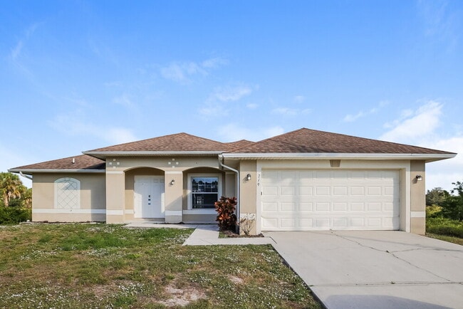 Building Photo - 719 Roma Ave S