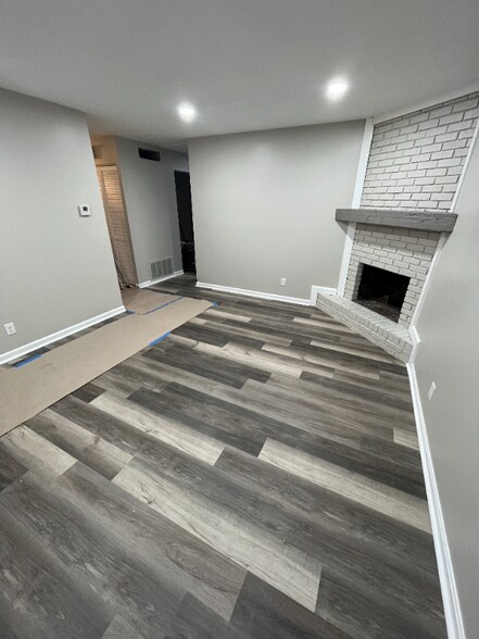 Building Photo - 5300 Mansfield Ct