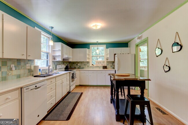 Building Photo - 127 Wilkins Rd