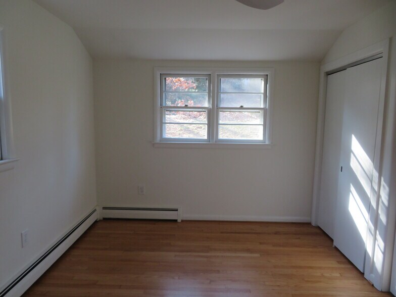 Building Photo - 26 Lakeside Dr