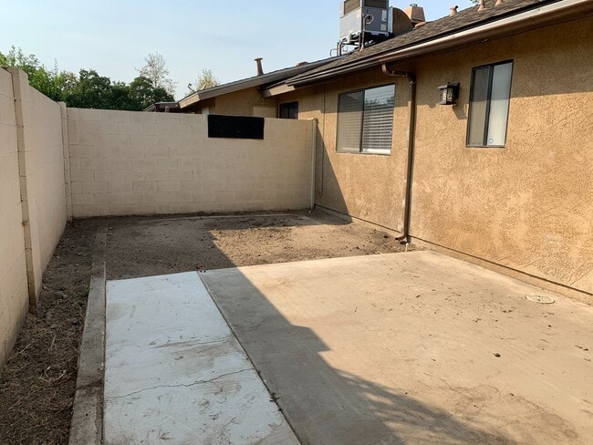 Building Photo - Charming condo coming soon!