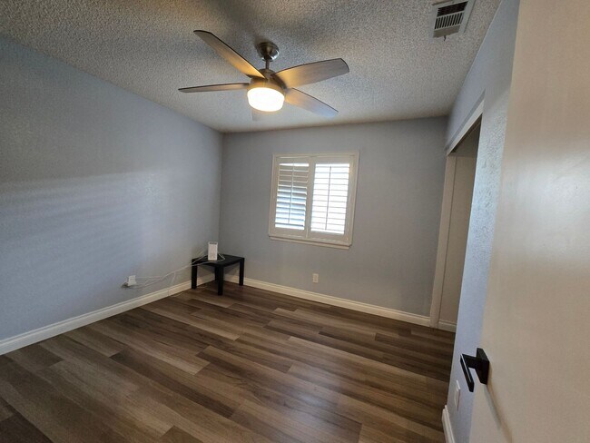 Building Photo - 2835 La Vida Dr