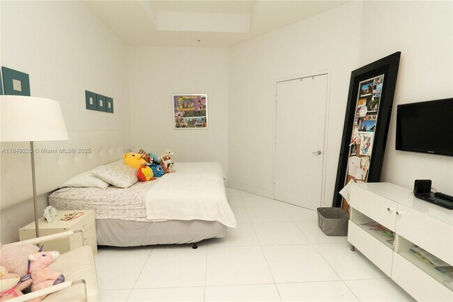 Building Photo - 150 Sunny Isles Blvd