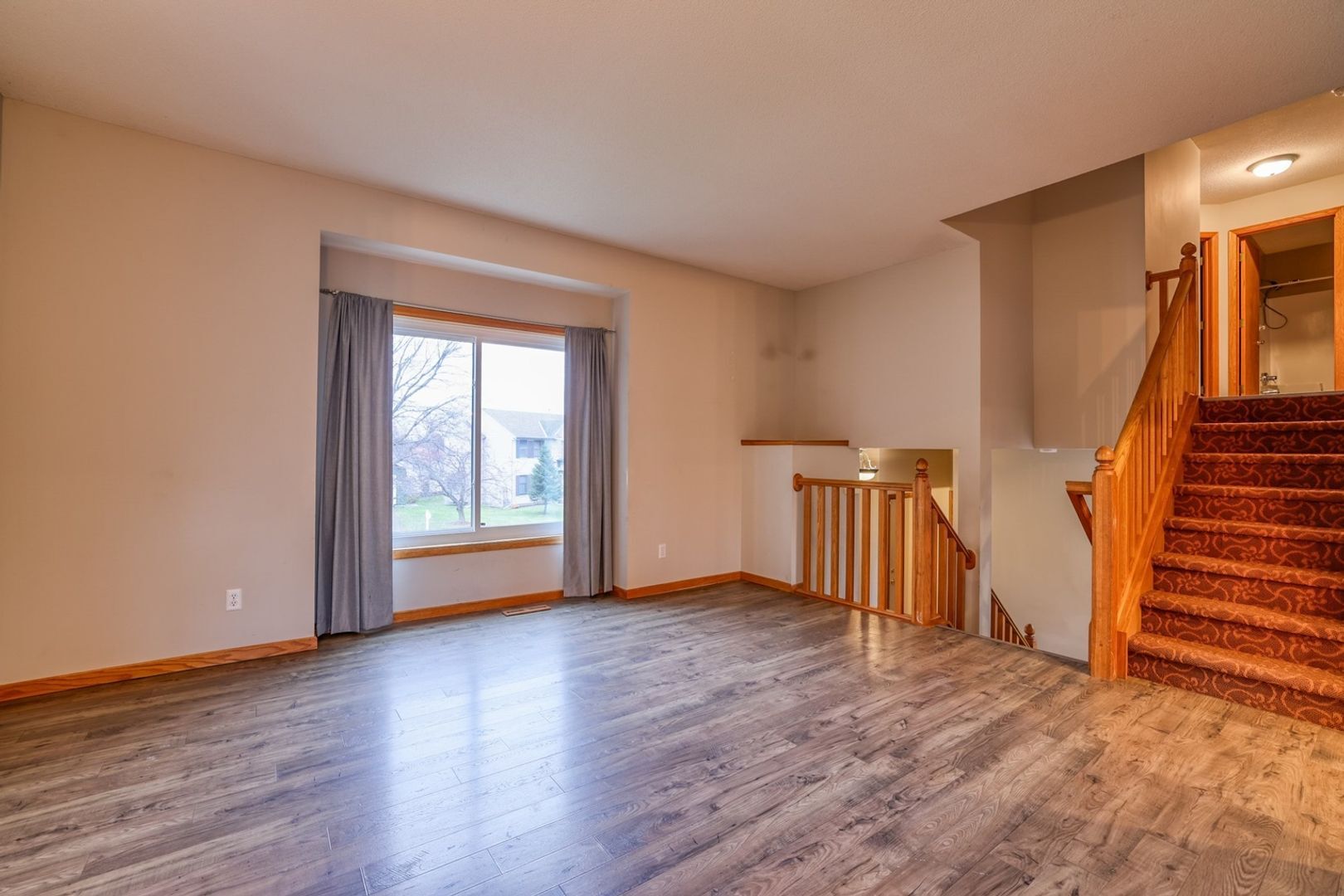 Building Photo - 7123 Yorktown Ln N