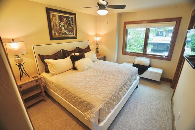 Building Photo - 10 Dakota Cir