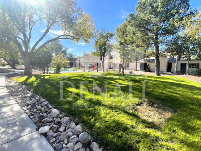 Building Photo - 3750 N Country Club Rd