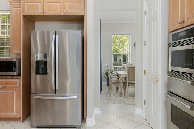 Building Photo - 216 Eastpark Dr