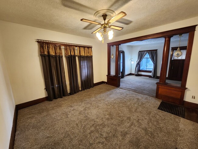 Building Photo - Great 2 Bedroom House in Moline