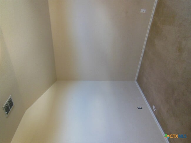 Building Photo - 391 Oakcrest Dr