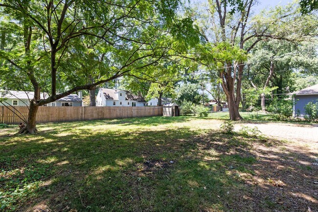 Building Photo - 7615 W 95th Terrace