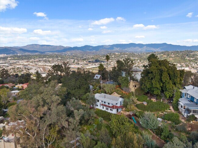 Building Photo - 1409 Avon Park Ter