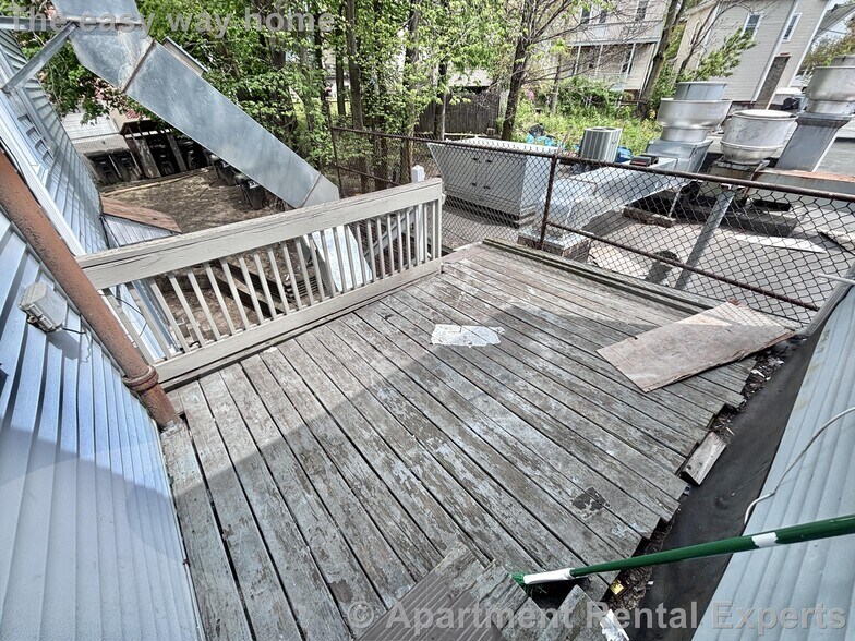 Building Photo - 509 Medford St