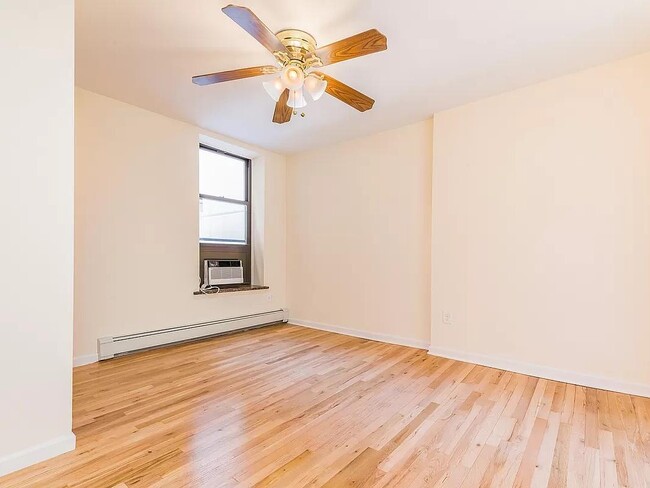 Building Photo - 14-17 31st Avenue