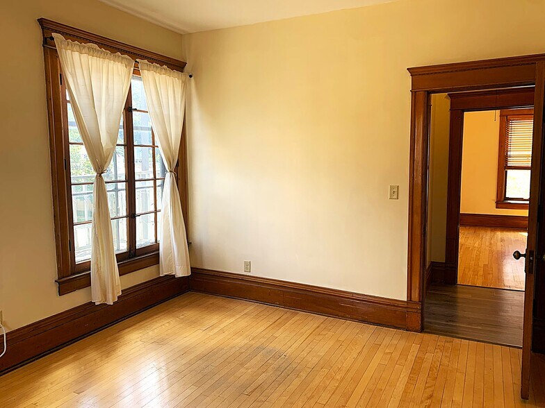 Bedroom looking southeast - 618 S Farwell St