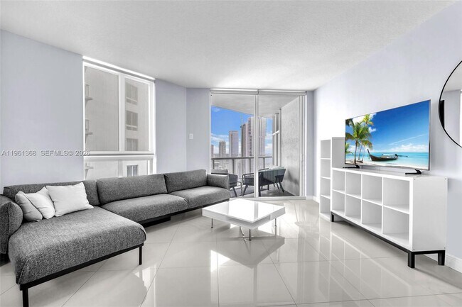 Building Photo - 1900 N Bayshore Dr