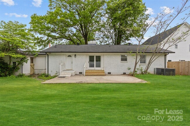 Building Photo - 1601 Gambia St