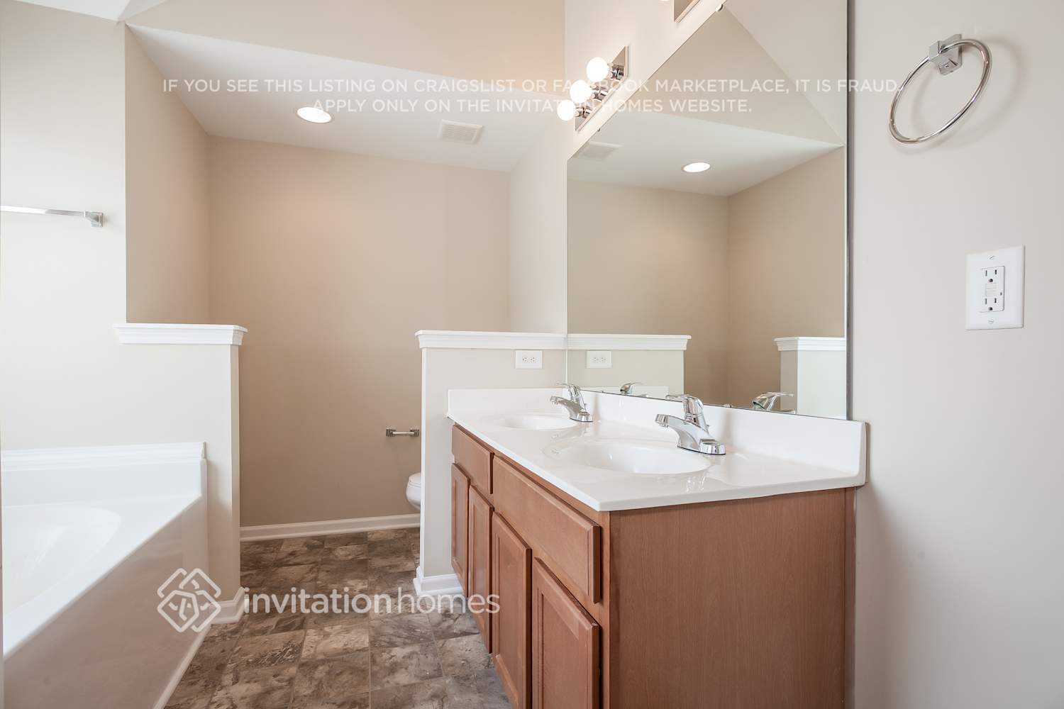 Building Photo - 8422 Oak Dr
