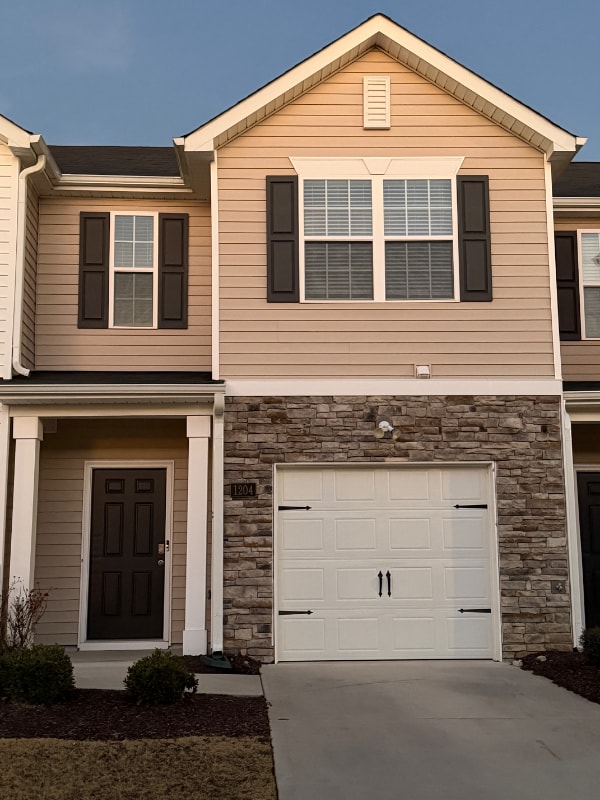 Building Photo - 1204 Gracie Ln