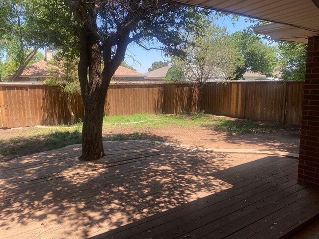 Building Photo - 3 bed 2 bath