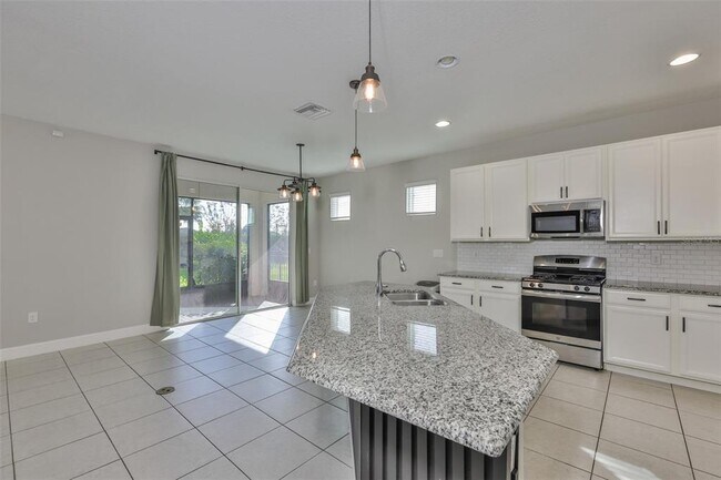 Building Photo - 6207 Voyagers Pl