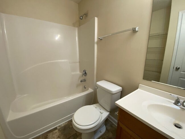 Building Photo - BRIDGEWATER HOME! PRE-LEASING FOR IMMEDIATE MOVE IN! ROOMMATE MATCHING ONLY