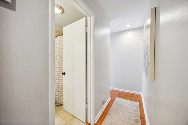 Building Photo - 3 Litchfield Ln