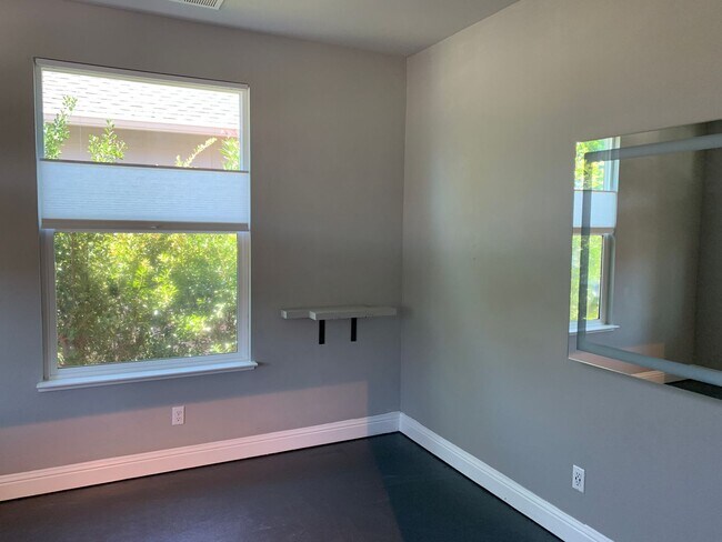 Building Photo - Beautiful 4 bedroom 2 bath custom home