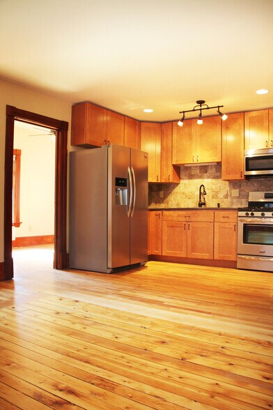 Building Photo - 46 N Champlain St