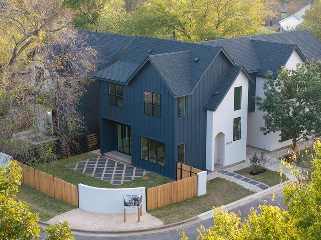 Building Photo - 4901 Gladeview Dr