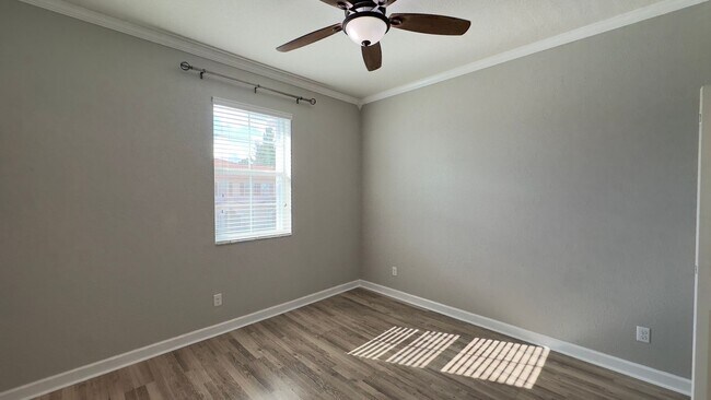 Building Photo - Charming 2-Bed Townhouse with on Ashley River Road!