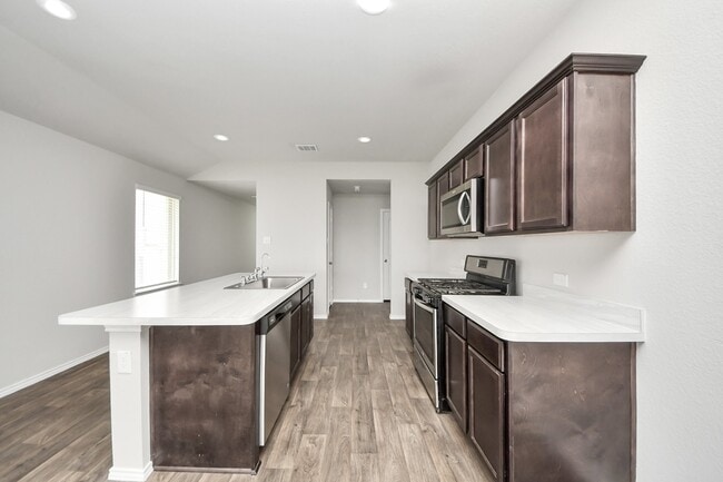 Building Photo - 16916 Rich Pines Dr