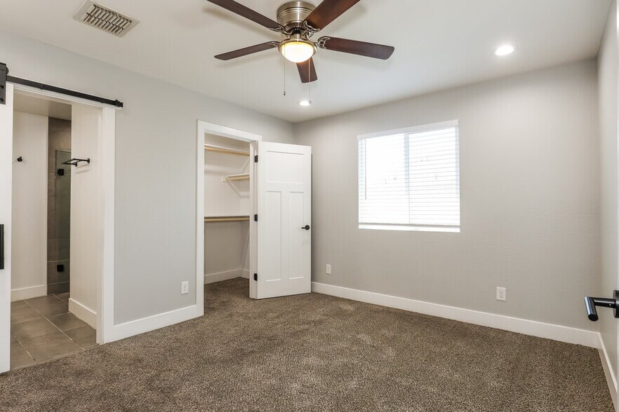 Building Photo - 3865 W Gaby Rd